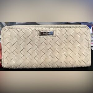 New Cole Haan Cream Leather Woven Wallet Multiple Card Slots Zipped Compartment